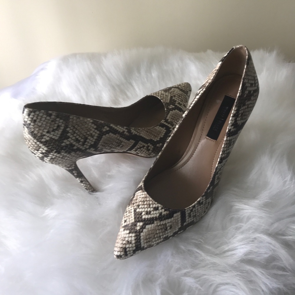 Women’s Heels - Picture 3 of 11